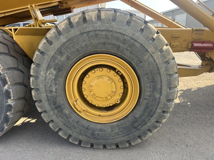 2005-caterpillar-725-image-40