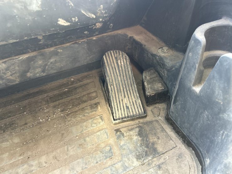 deere-333g-image-50