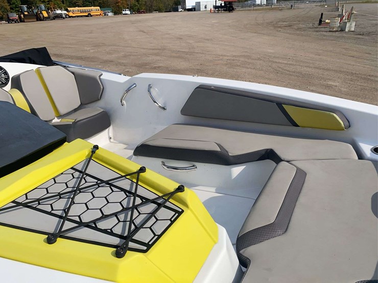 2020-scarab-party-jet-boat-image-13