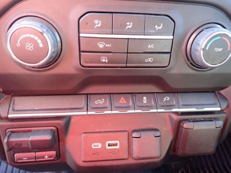 2022-chevrolet-silverado-2500-image-24