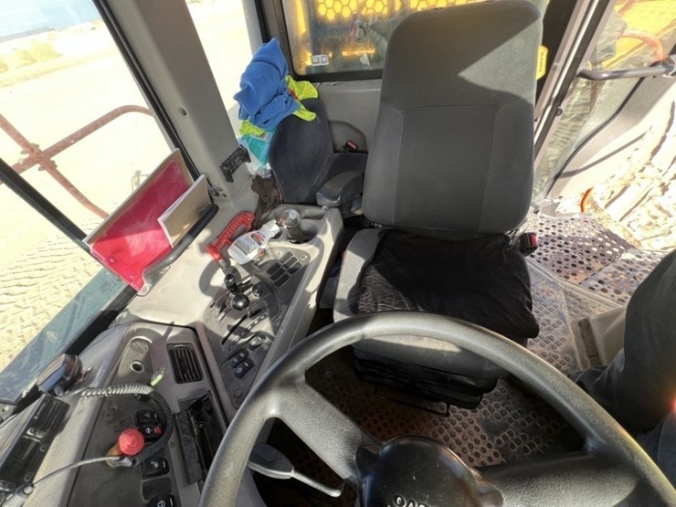 2021-volvo-a60h-image-36