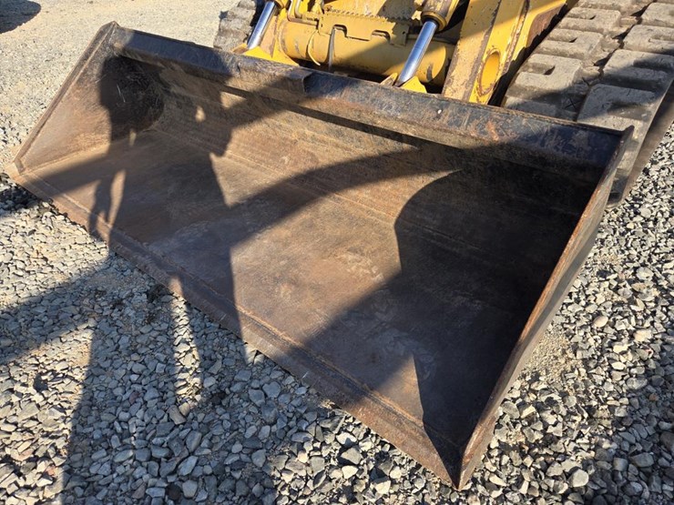 2013-deere-ct332-image-10