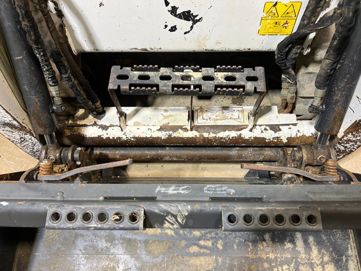 2023-bobcat-t450-image-11