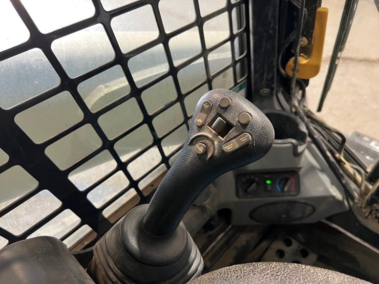 bobcat-t650-image-25