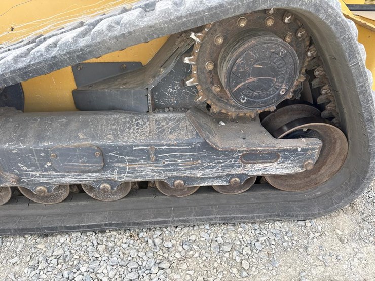 deere-331g-image-42