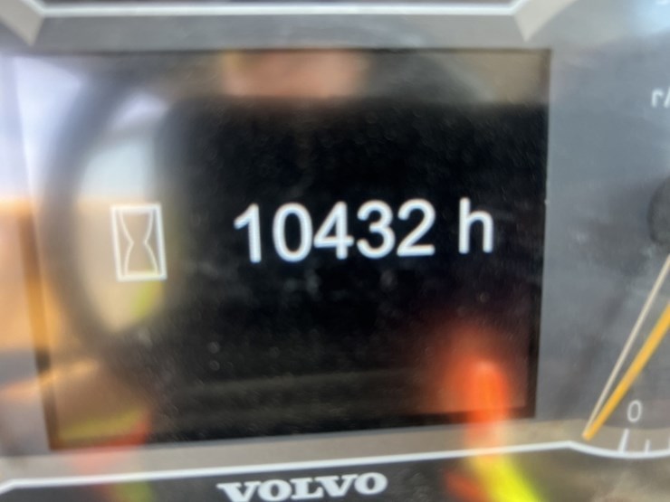 2021-volvo-a60h-image-12