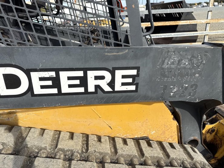 deere-323e-image-24
