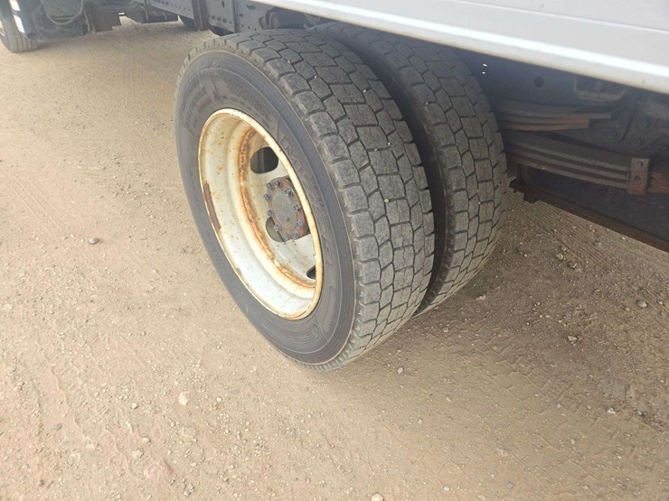 2019-hino-195-image-5