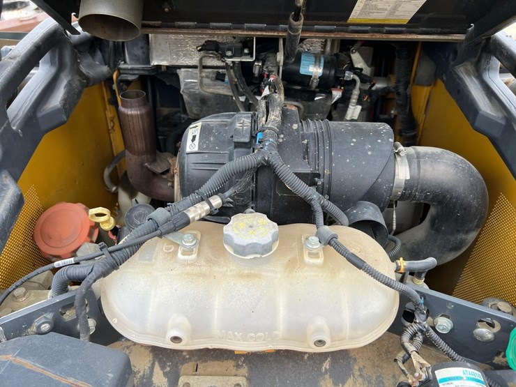 2020-deere-324g-image-15