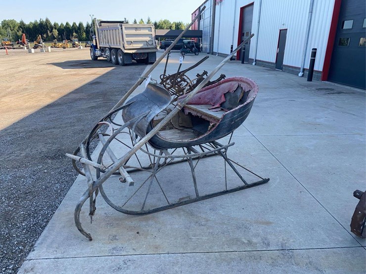 wooden-horse-drawn-sleigh-image-1