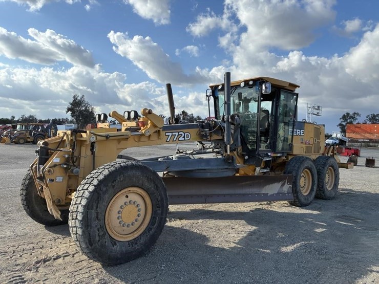 2008-deere-772d-image-1