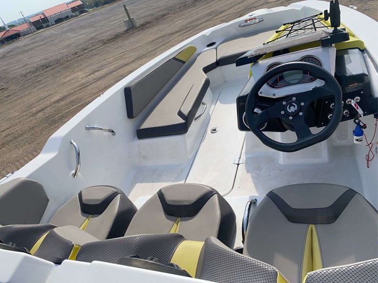 2020-scarab-party-jet-boat-image-12