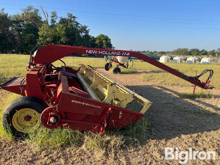 new-holland-114-image-4