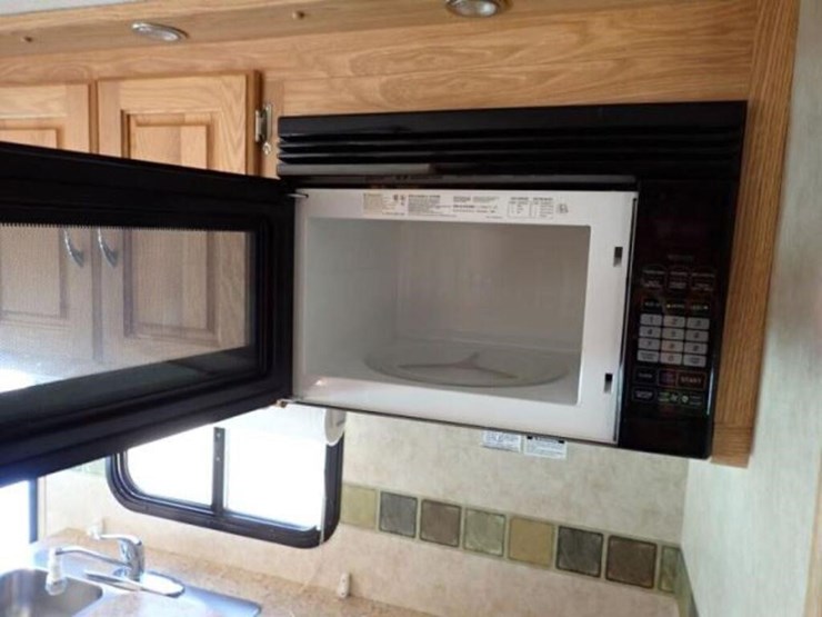 2007-big-foot-30mh26sl-26-ft-s/a-class-c-motorhome-image-36