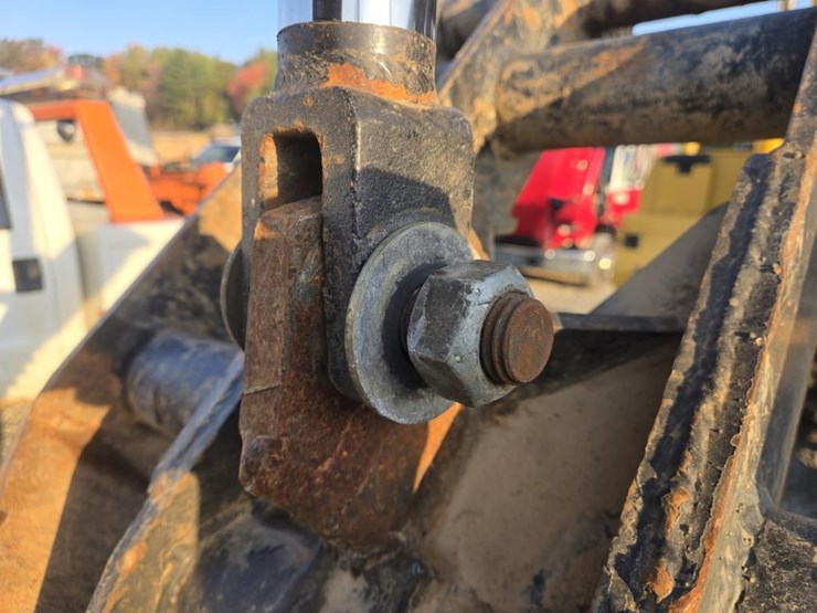 caterpillar-312-image-16
