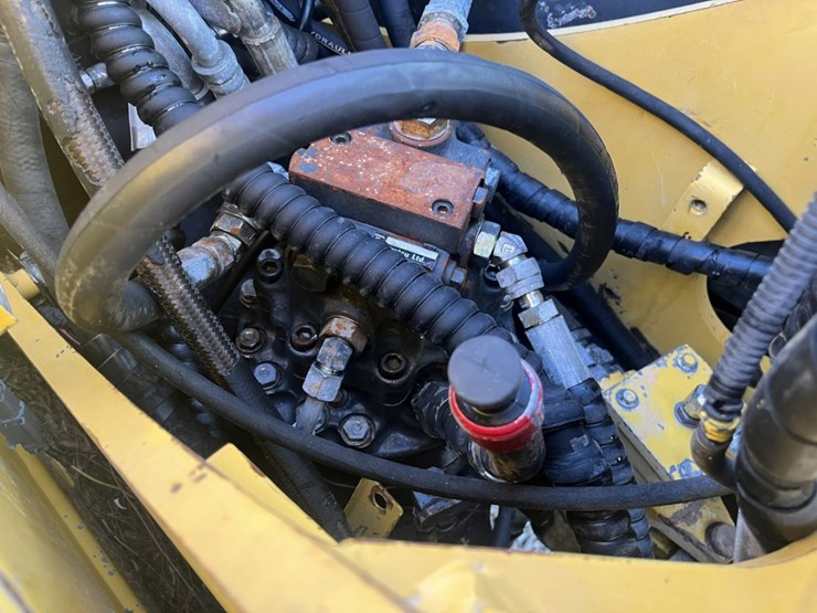 2012-komatsu-pc70-image-24