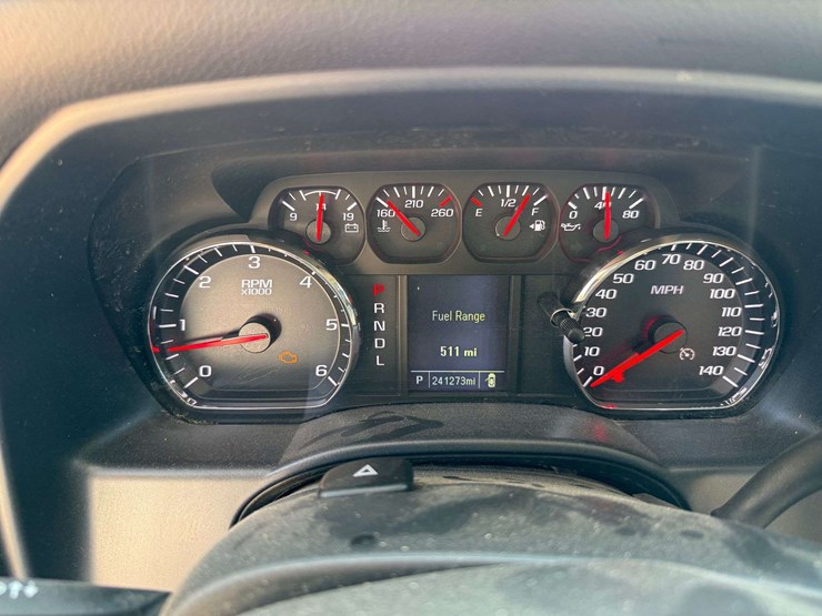 2018-chevrolet-1500-image-35