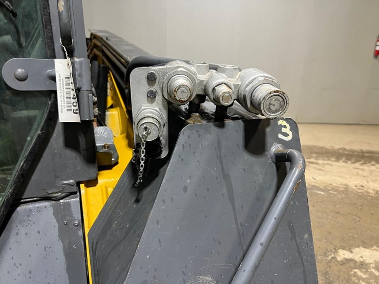 deere-332e-image-11