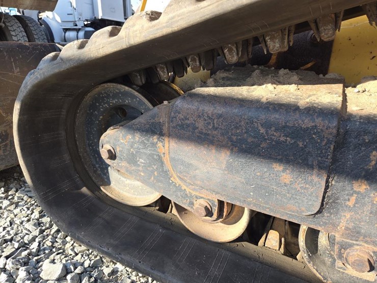 2013-deere-ct332-image-49