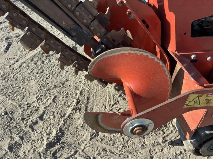 2017-ditch-witch-c16x-image-5