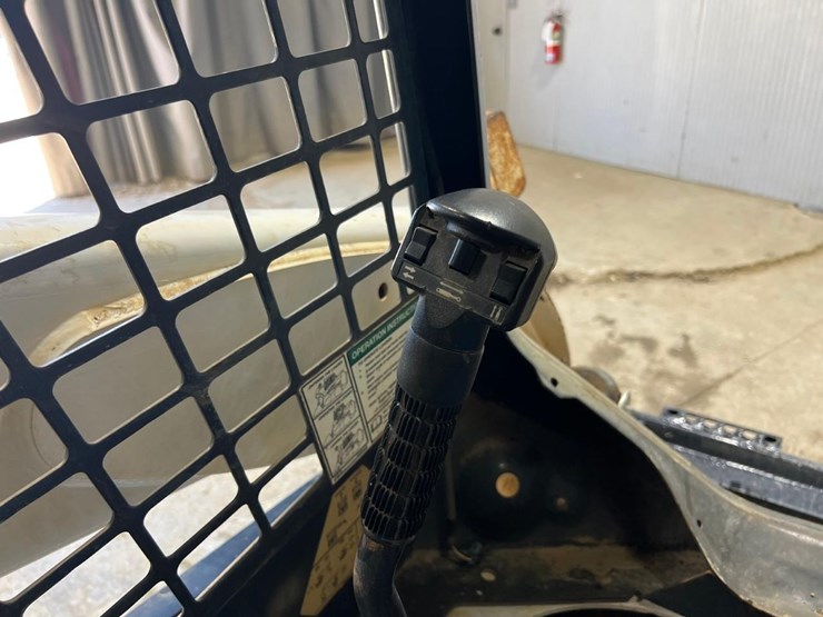 2016-bobcat-t750-image-26