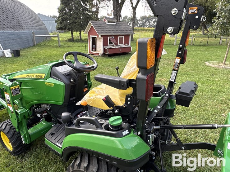 2021-john-deere-1025r-image-15