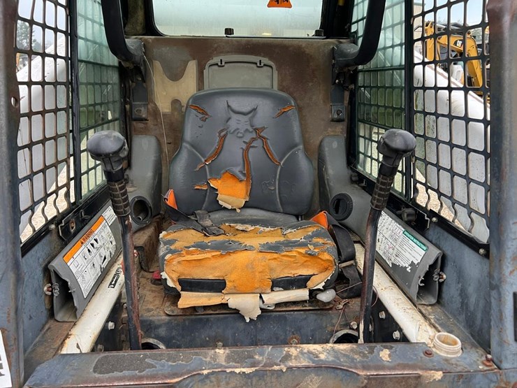 2008-bobcat-s300-image-17