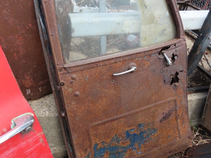 1946-chevrolet-panel-truck-rear-door-image-2