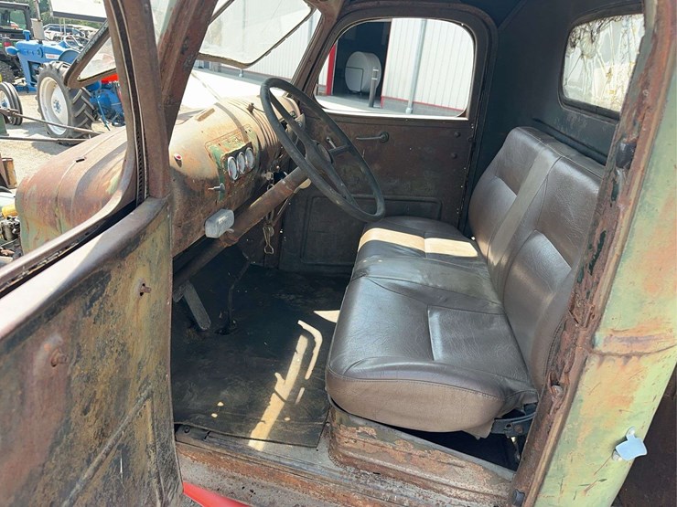 chevrolet-1/2-ton-regular-cab-pickup-image-17