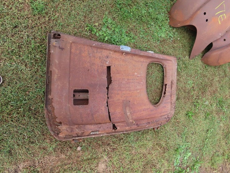 1940-chevrolet-panel-truck-rear-door-image-2