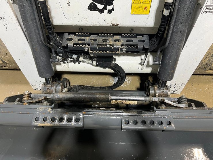 2023-bobcat-t770-image-10