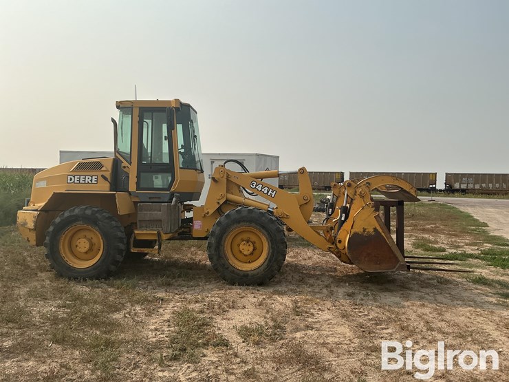 2000-deere-344h-image-4