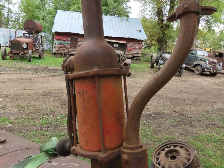 gas-tank-with-valves-on-wheels-image-4