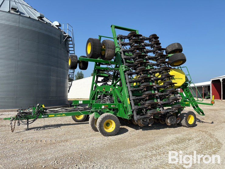 2022-john-deere-n542c-image-11