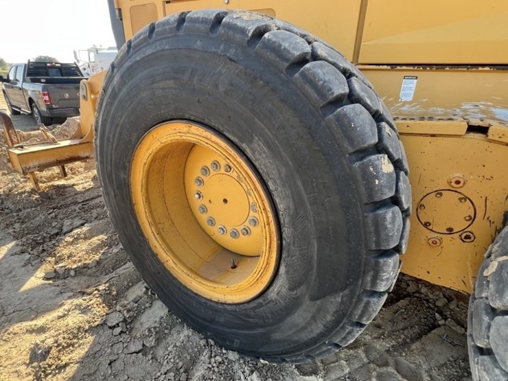 2011-deere-772gp-image-30