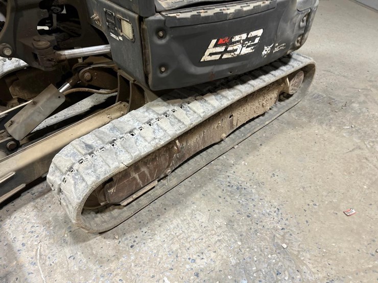 2020-bobcat-e32-image-13