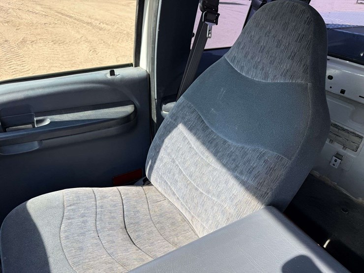 2000-ford-f350-image-35