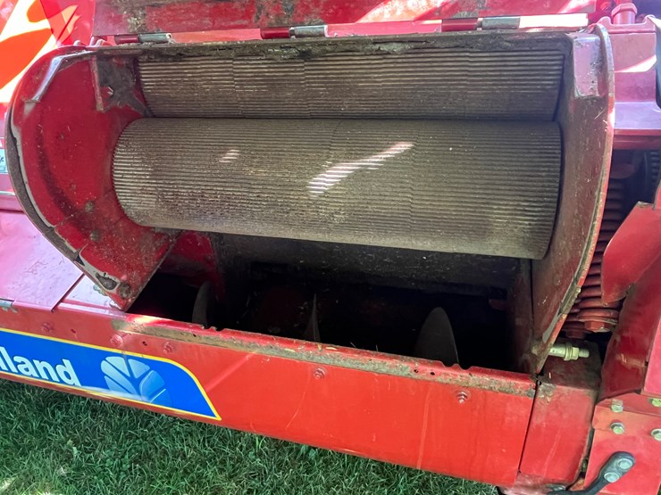 new-holland-fp240-image-21