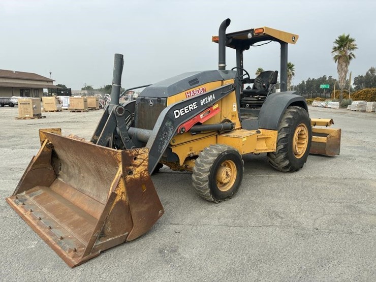 2015-deere-210l-image-1