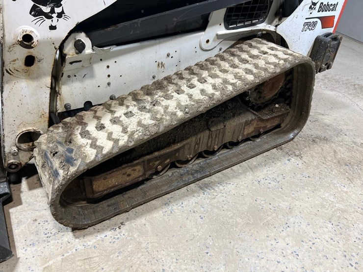 2019-bobcat-t740-image-12