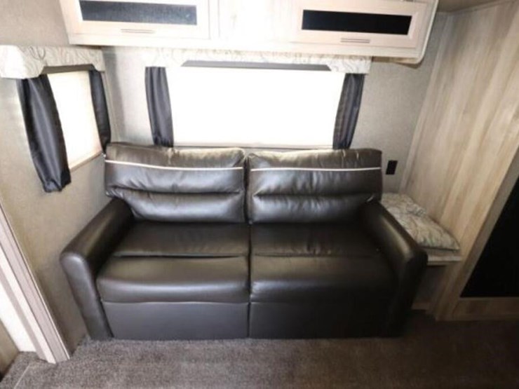 2020-catalina-241rls-travel-trailer-5zt2canb1lu034-image-14