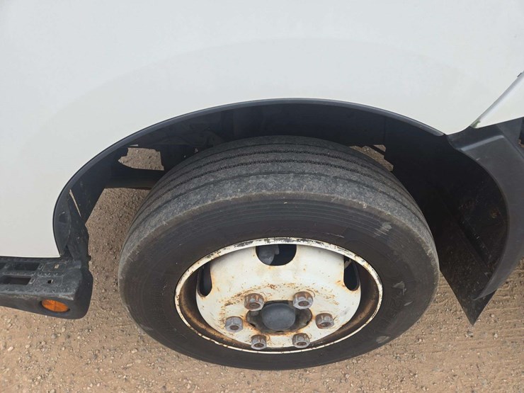 2019-hino-195-image-7