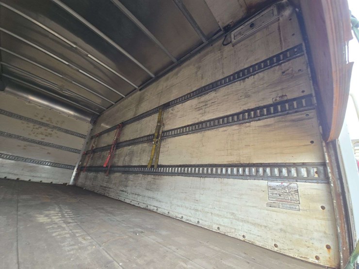 2019-hino-195-image-12