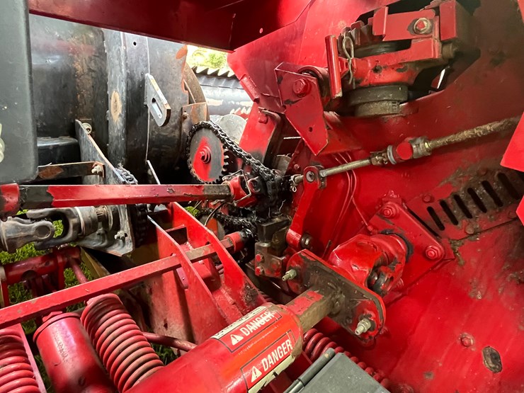 new-holland-fp240-image-9