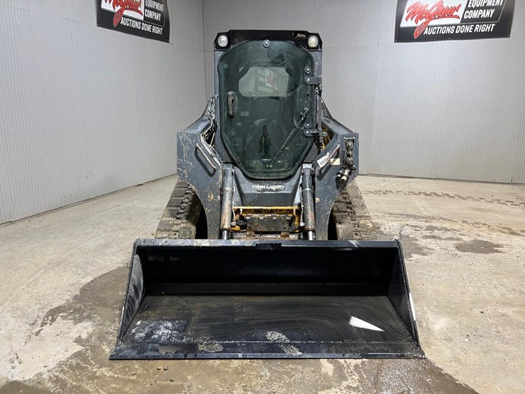 deere-323e-image-8