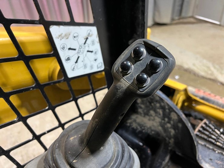2016-caterpillar-259d-image-32