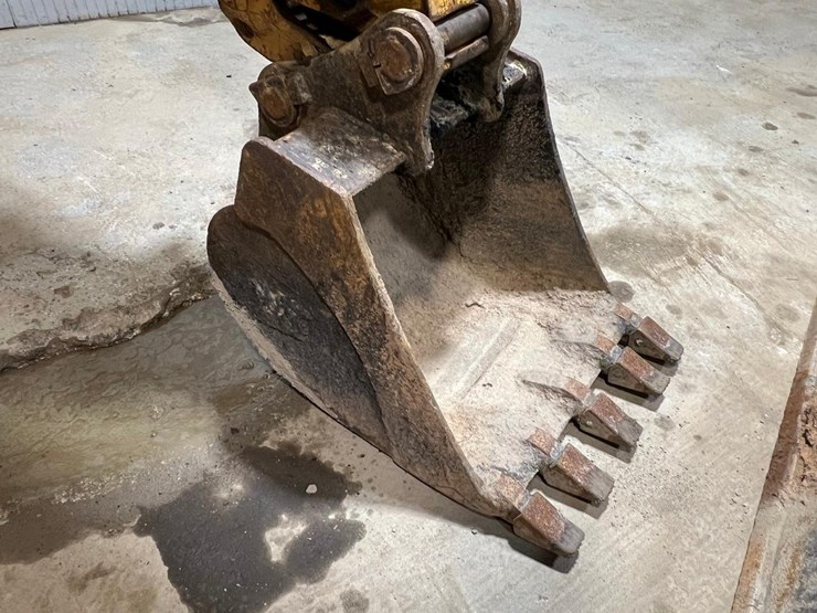 2016-yanmar-vio45-6a-image-10