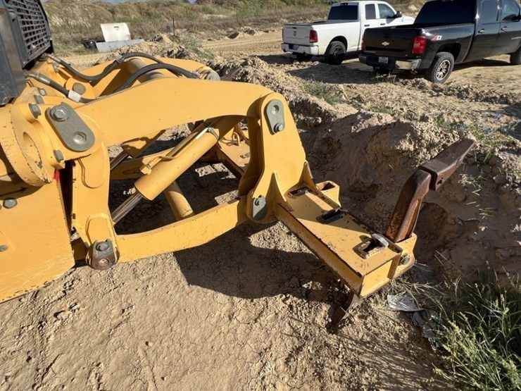 2011-deere-772gp-image-24