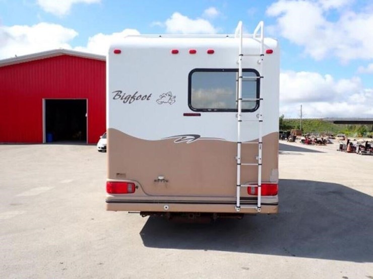 2007-big-foot-30mh26sl-26-ft-s/a-class-c-motorhome-image-5