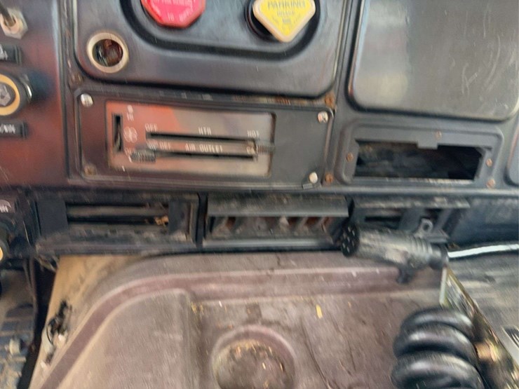 1982-international-2275-day-cab-semi-image-32